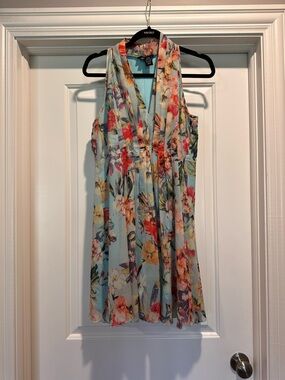 Women’s sleeveless Lined floral dress With A Side Zipper by Papillon. Size M.